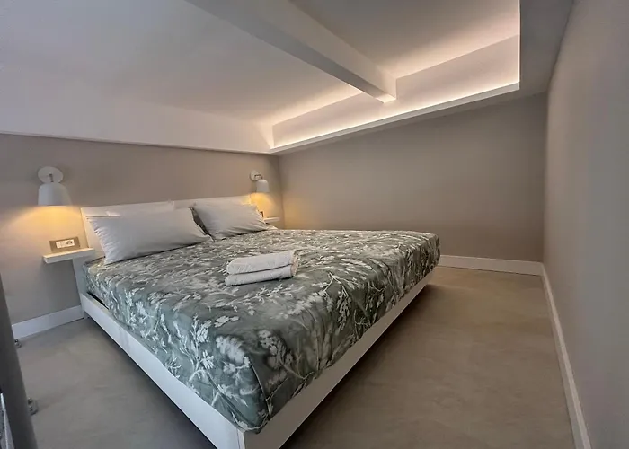 Bellecour Apartment *